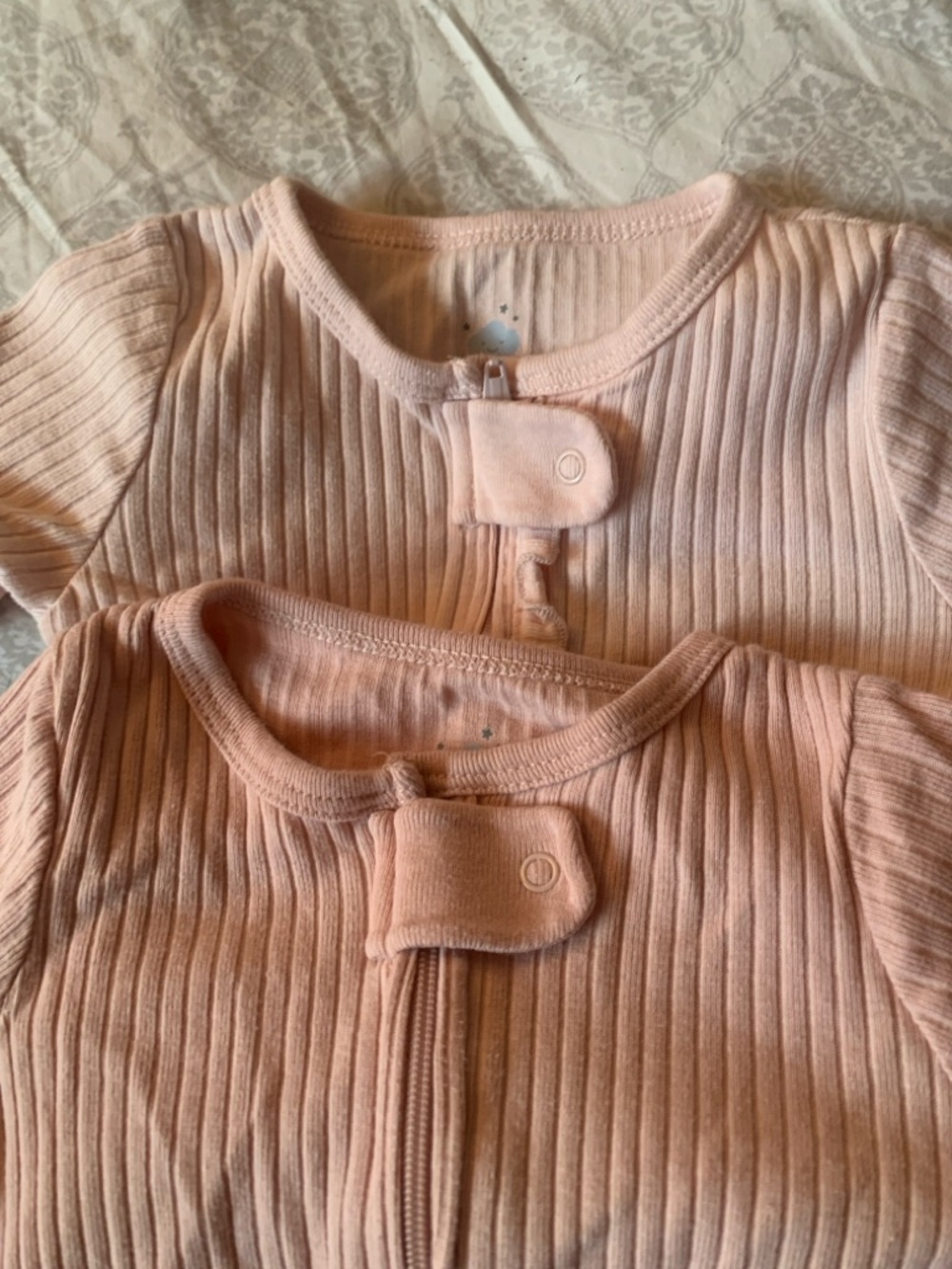 Bundle of Baby Girl 0-3 months - pants, onesie, sleepers - EUC 6 pieces - Picture 11 of 14